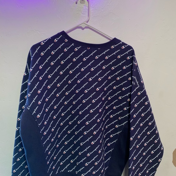 Champion Sweatshirt - Picture 4 of 4